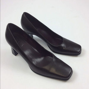 Bass Pumps Size 8.5 M Dark Brown High Heel Shoes